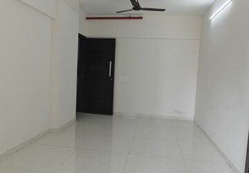 Room in 1 BHK Apartment at Chandak 34 Park Estate, Goregaon West – for Rent