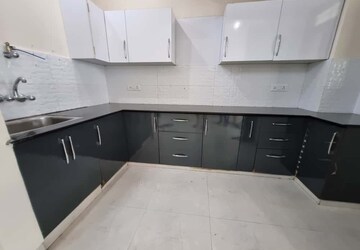 Kitchen in 3 BHK Apartment at DLF Ridgewood Estate, Dlf Phase iv – for Sale