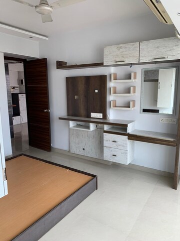 2 BHK Apartment For Rent in Chandak 34 Park Estate, Goregaon West