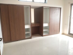 Room in 2 BHK Apartment at Chandak 34 Park Estate, Goregaon West – for Rent