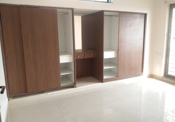 Room in 2 BHK Apartment at Chandak 34 Park Estate, Goregaon West – for Rent