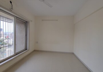 Room in 2 BHK Apartment at Chandak 34 Park Estate, Goregaon West – for Rent