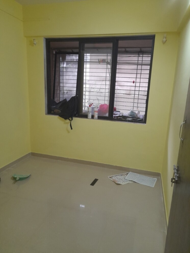 Room, kurla west 1 Bedroom 300 Sq.Ft. Apartment In Kurla West Mumbai 9368906
