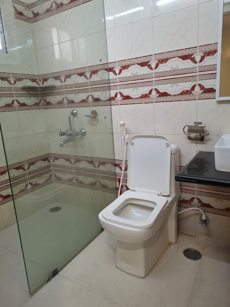 Bathroom, banjara hills 3 Bedroom 2500 Sq.Ft. Apartment In Banjara Hills Hyderabad 9368905