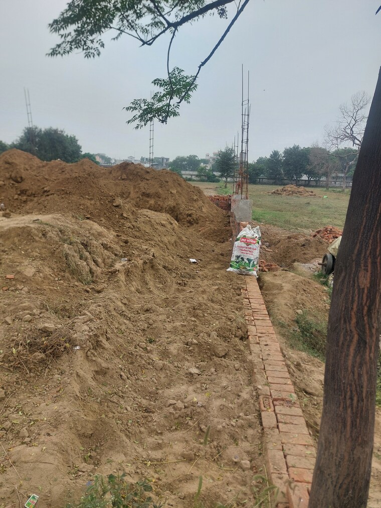 Garden, mant Commercial Land 2430 Sq.Mt. In Mant Mathura 9369012