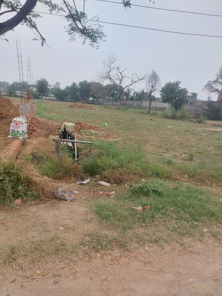 Garden, mant Commercial Land 2430 Sq.Mt. In Mant Mathura 9369012