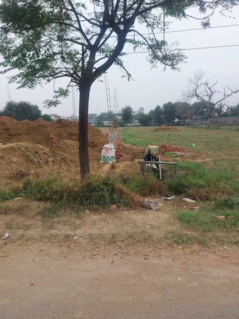 Garden, mant Commercial Land 2430 Sq.Mt. In Mant Mathura 9369012