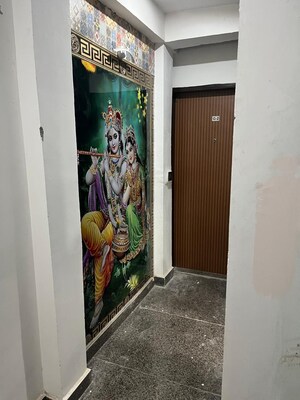 Building Lobby in 1 RK Builder Floor at Sector 40 – for Rent