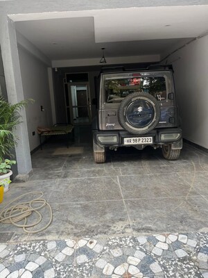 Parking in 1 RK Builder Floor at Sector 40 – for Rent