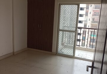 Room in 2 BHK Apartment at Aims Golf Avenue II, Sector 75 – for Rent