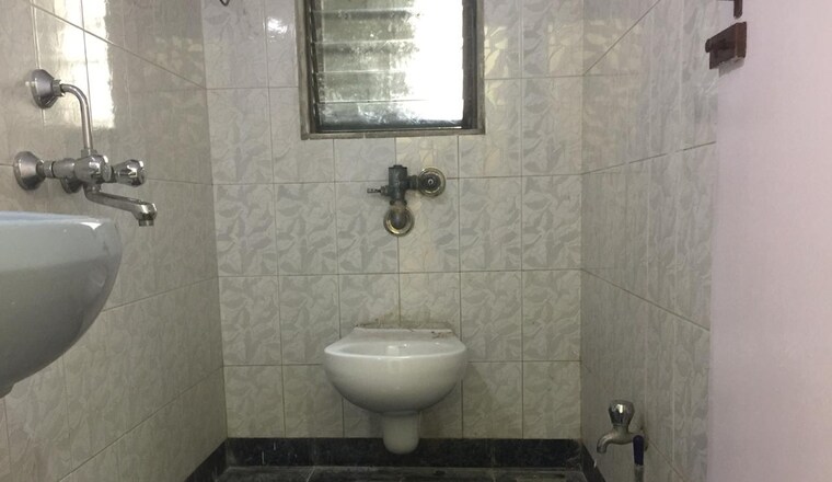 Bathroom, royal-classic-co-op-society 2 Bedroom 1010 Sq.Ft. Apartment In Andheri West Mumbai 9369064