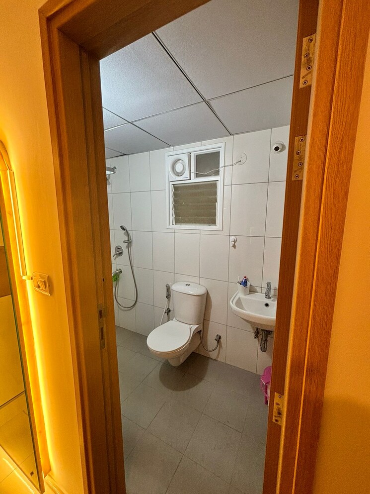 Bathroom, prestige-finsbury-park-hyde 2 Bedroom 994 Sq.Ft. Apartment In Bagaluru Bangalore 9369057