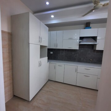 Kitchen in 3.5 BHK Builder Floor at RWA Residential Society Sector 46, Sector 46 – for Sale