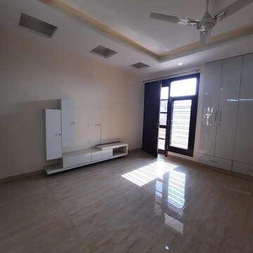 Room in 3.5 BHK Builder Floor at RWA Residential Society Sector 46, Sector 46 – for Sale