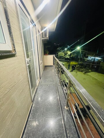 Balcony in 2 BHK Builder Floor at Sector 32 – for Rent