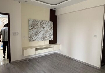 Room in 3 BHK Apartment at Hero Homes Palatial, Sector 104 – for Rent