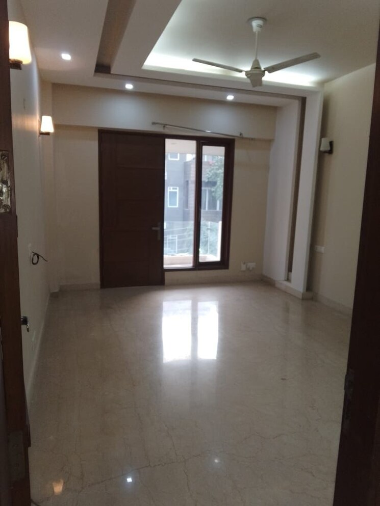 Room, ardee-city 3 Bedroom 300 Sq.Ft. Builder Floor In Sector 52 Gurgaon 9369177