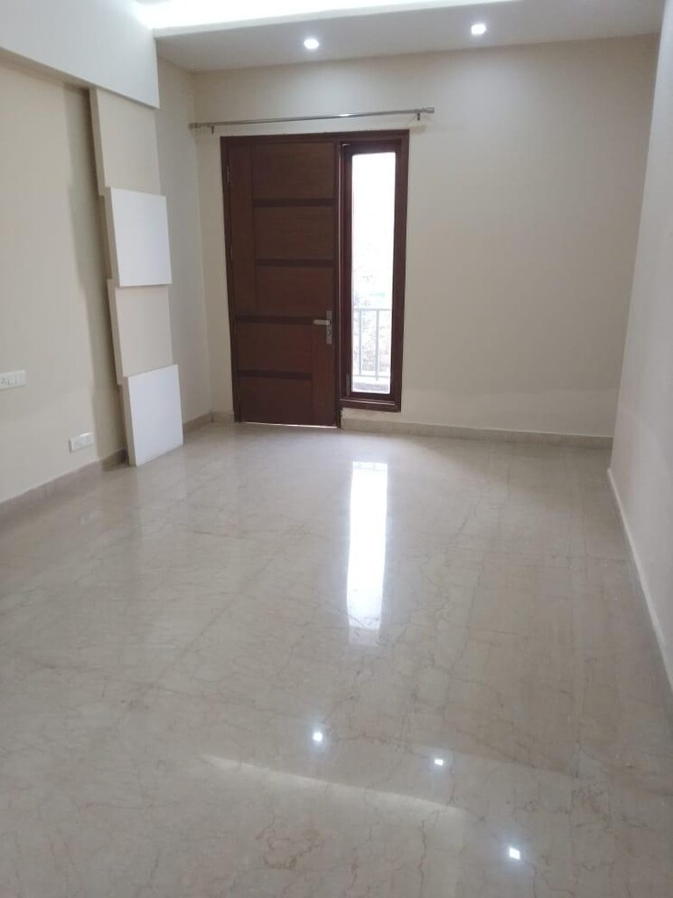 Room, ardee-city 3 Bedroom 300 Sq.Ft. Builder Floor In Sector 52 Gurgaon 9369177