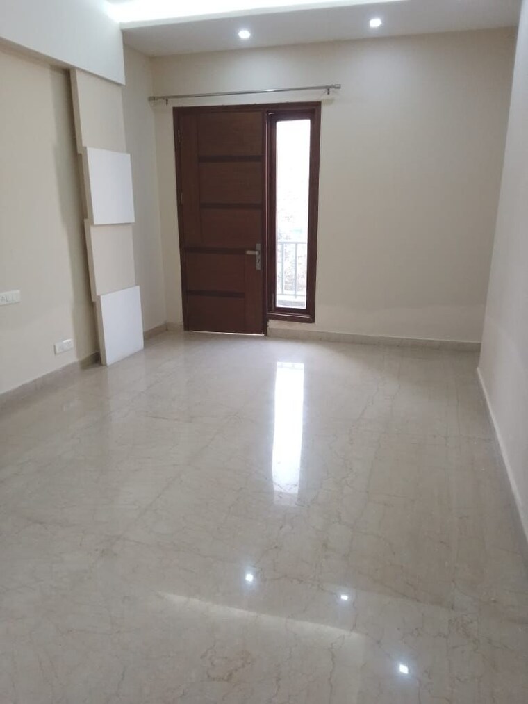 Room, ardee-city 3 Bedroom 300 Sq.Ft. Builder Floor In Sector 52 Gurgaon 9369177
