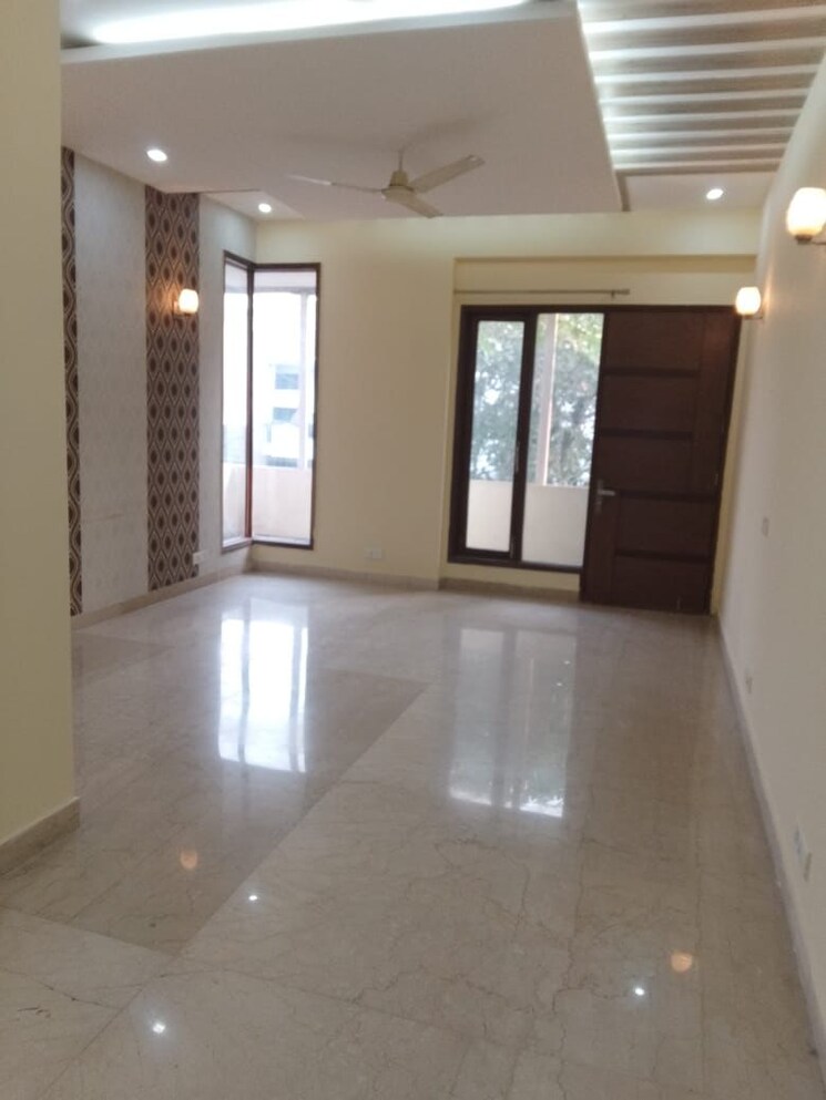 Room, ardee-city 3 Bedroom 300 Sq.Ft. Builder Floor In Sector 52 Gurgaon 9369177