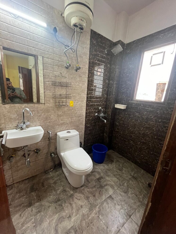 Bathroom, ansal-sushant-apartments 2 Bedroom 215 Sq.Ft. Builder Floor In Sushant Lok I Gurgaon 9369209