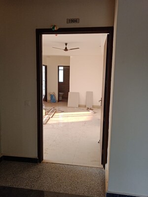 Room in 3 BHK Apartment at Amrapali Crystal Homes, Sector 76 – for Rent