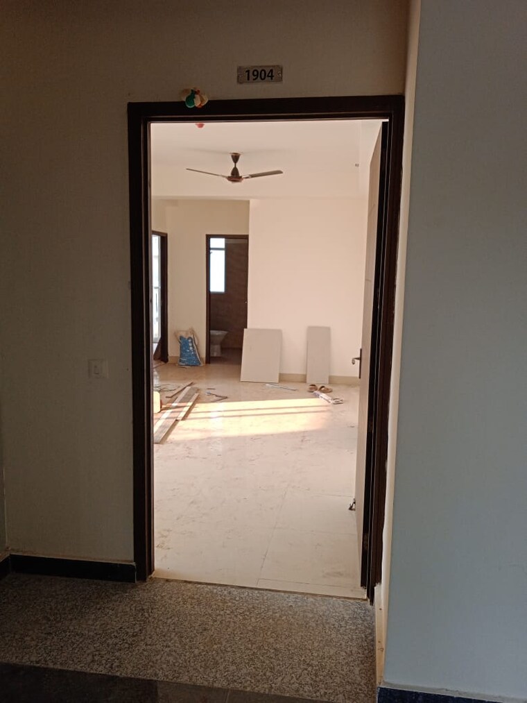 Room, amrapali-crystal-homes 3 Bedroom 1375 Sq.Ft. Apartment In Sector 76 Noida 9369265