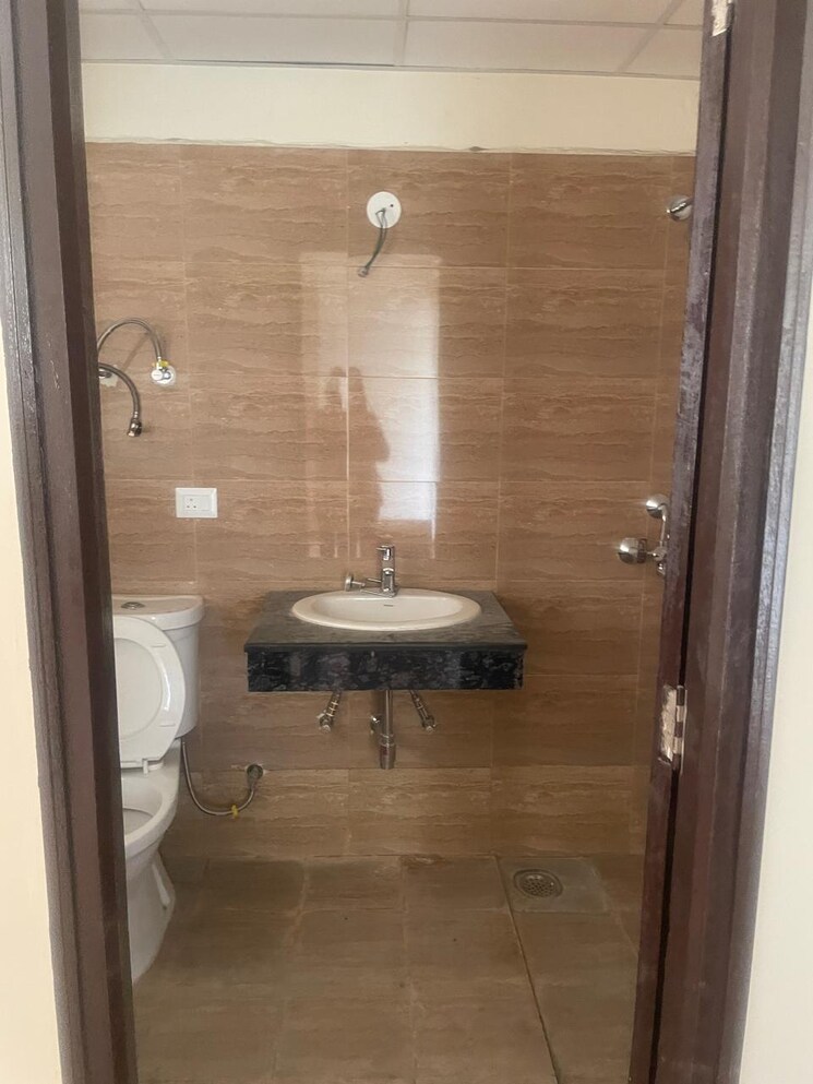 Bathroom, amrapali-crystal-homes 3 Bedroom 1375 Sq.Ft. Apartment In Sector 76 Noida 9369265