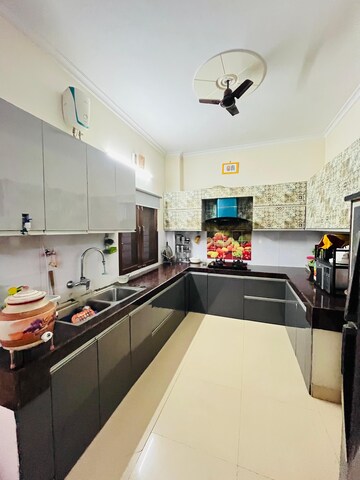 Master Bedroom in 2 BHK Builder Floor at Sector 40 – for Rent