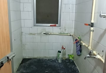 Bathroom in 1 BHK Apartment at Ganesh Krupa Ganeshwadi, Ganeshwadi – for Rent