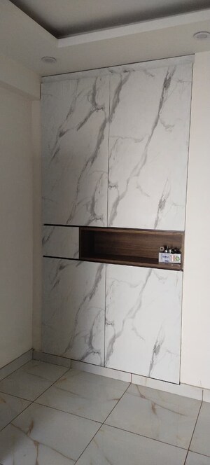 Room in 3 BHK Apartment at Mapsko Paradise, Sector 83 – for Sale