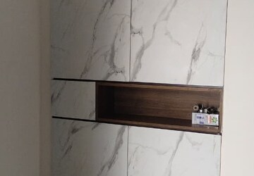 Room in 3 BHK Apartment at Mapsko Paradise, Sector 83 – for Sale