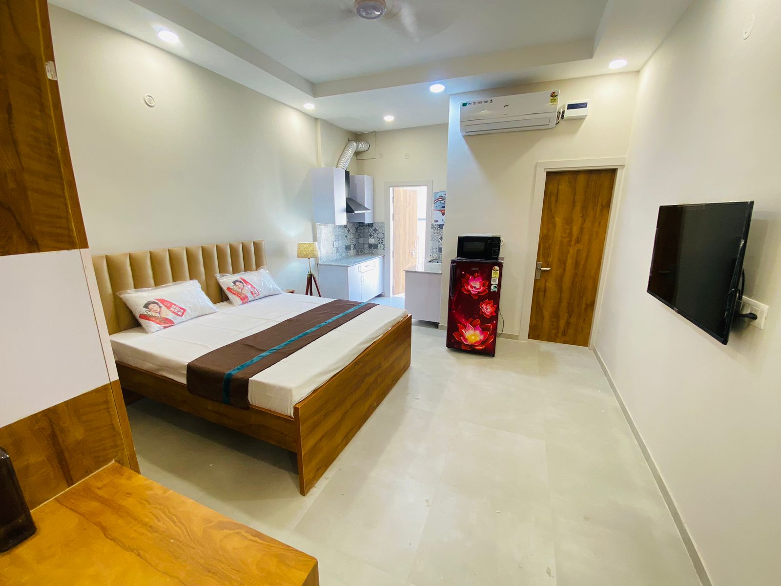 StudioBuilder Floor For Rent in D Block 