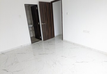 Room in 1 BHK Apartment at Dharti Pressidio, Kandivali West – for Sale