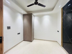 Room in 1 BHK Builder Floor at Saket – for Rent