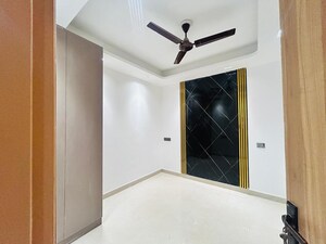 Room in 1 BHK Builder Floor at Saket – for Rent