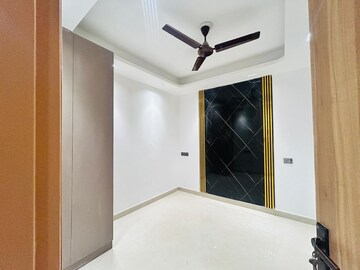 Room in 1 BHK Builder Floor at Saket – for Rent