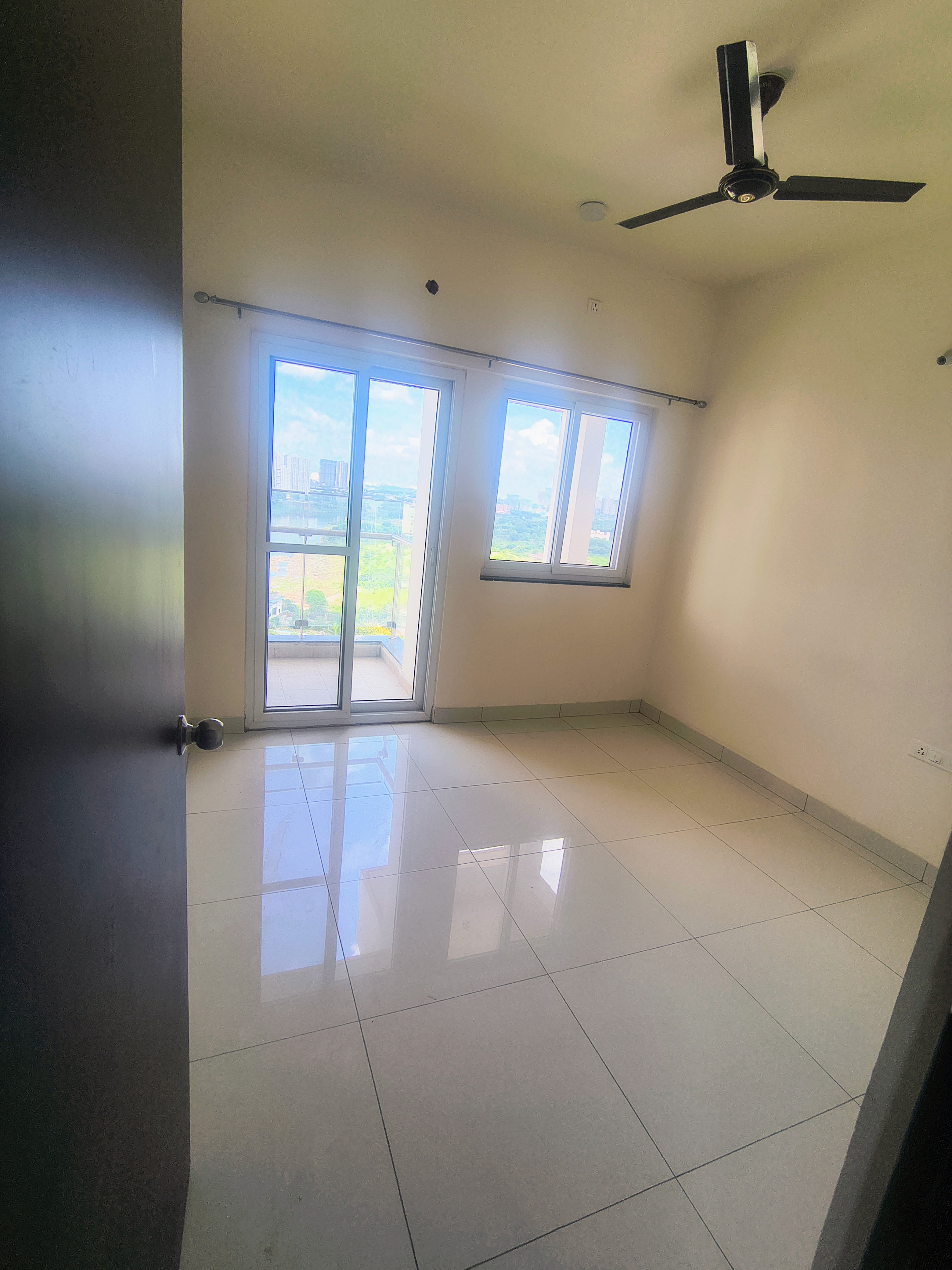 2 BHK + Extra Room Apartment For Rent in Puravankara Silversands
