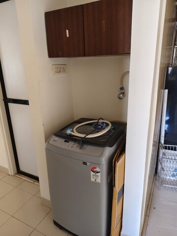 Team Area in 2 BHK Apartment at Panchsheel Gardens, Kandivali West – for Rent