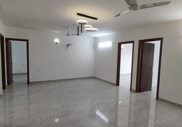 Room in 4 BHK Apartment at Uninav Utopia, Morti – for Rent