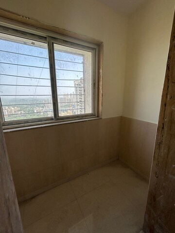 Room in 1 BHK Apartment at Rosa Classic Apartment, Kasarvadavali – for Sale