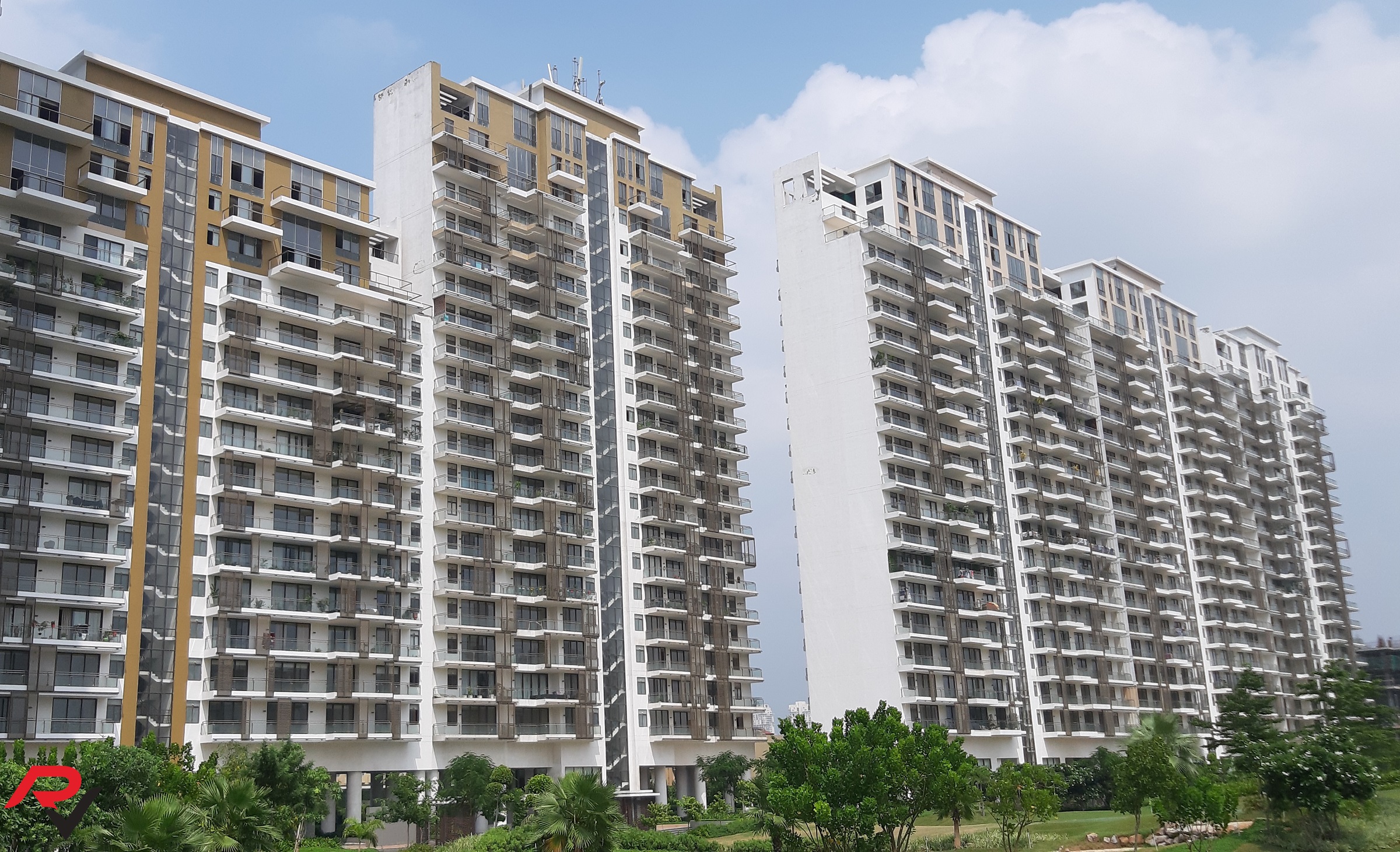 3 BHK + Servant Room Apartment For Sale in M3M Polo Suites