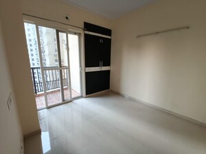 Room in 3 BHK Apartment at Dasnac The Jewel, Sector 75 – for Rent