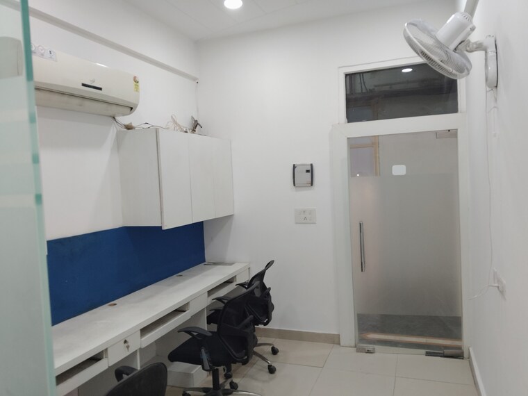 Team Area, netaji subhash place Commercial Office Space 315 Sq.Ft. In Netaji Subhash Place Delhi 9369525