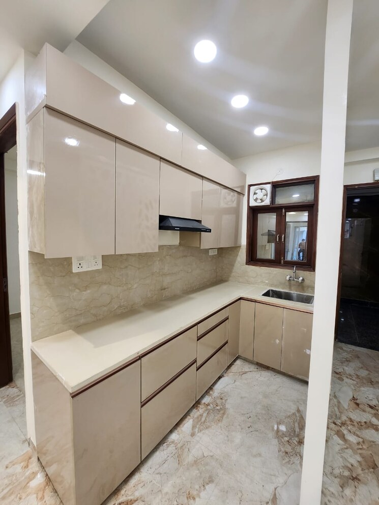 Kitchen, chattarpur 3 Bedroom 1350 Sq.Ft. Builder Floor In Chattarpur Delhi 9369559