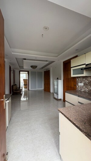 Building Lobby in 3 BHK Builder Floor at Uppal Southend, Sector 49 – for Rent