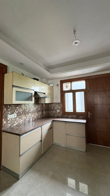 Kitchen in 3 BHK Builder Floor at Uppal Southend, Sector 49 – for Rent