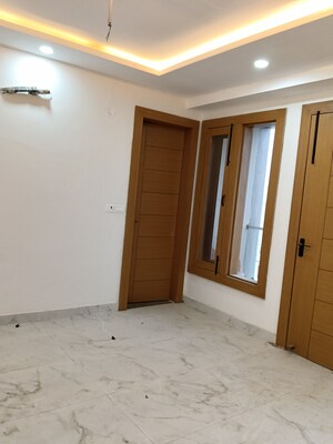 Room in 3 BHK Builder Floor at Khargapur – for Rent