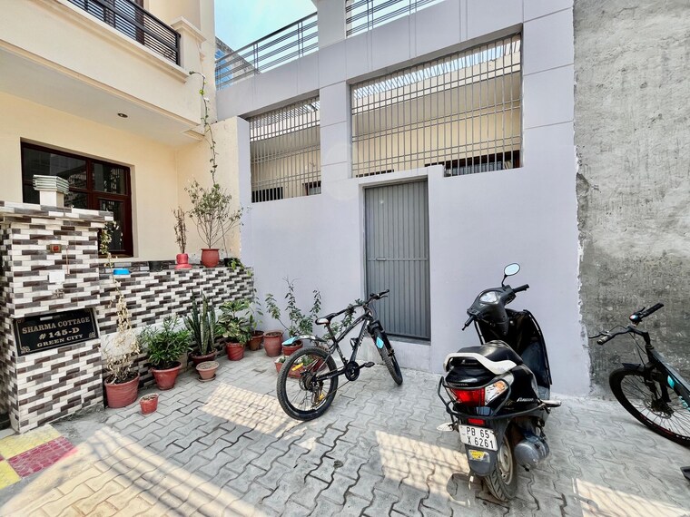  Parking, dhakoli 3 Bedroom 1450 Sq.Ft. Independent House In Dhakoli Zirakpur 9369579
