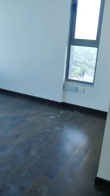 Room in 2 BHK Apartment at Peninsula Salsette 27, Byculla – for Rent